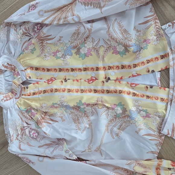 Floral Print Blouse and Shorts Set Small NO TAGS - Picture 3 of 3